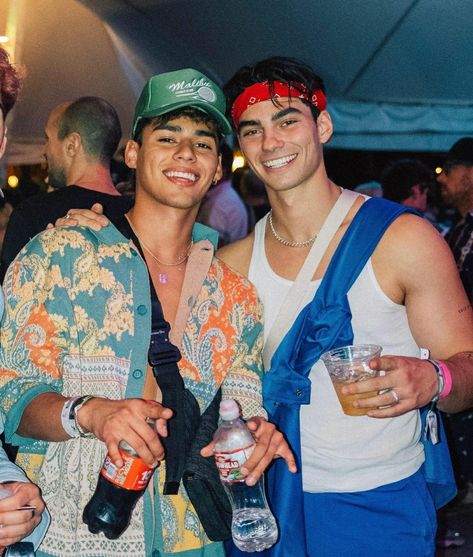 Guy Coachella Outfits, Music Festival Outfits Men, Jacob Rtt, Coachella Outfit Men, Men Festival Outfit, Coachella Fits, Coachella 2024, Jacob Rott, Ibiza Party