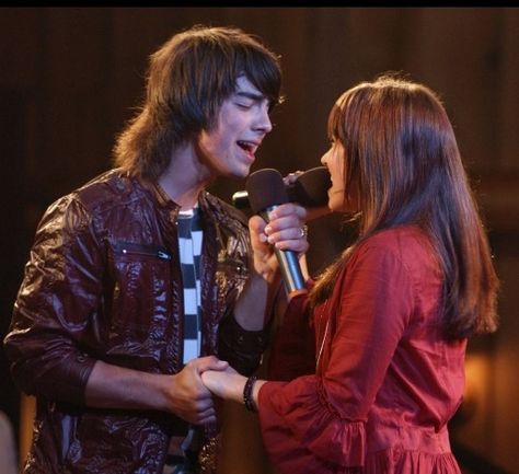 Mitchie and Shane in Camp Rock! Old Disney Channel Movies, Demi And Joe, Shane Gray, Old Disney Movies, Disney Channel Movies, Old Disney Channel, Jonas Brother, Teens Movies, Disney Channel Original