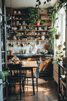 Bohemian Kitchen Decor, Boho Chic Kitchen, Boho Style Kitchen, Countertop Choices, Boho Lifestyle, Bohemian Kitchen, Kitchen Organisation, Farm Design, Tiny House Decor