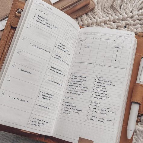 Handwriting Journaling, Planner Aesthetic Minimalist, Weekly Planner Aesthetic, Planner Ideas Layout, Minimal Bujo, Minimal Journal, Neutral Planner, Minimal Weekly Planner, Midori Planner