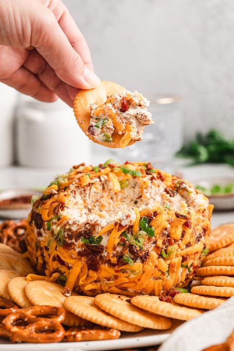 Bacon Ranch Cheese Ball - Easy Appetizer Recipe! Cheese Ball Bacon, Bacon Ranch Cheese Ball Recipe, Bacon Ranch Cheese Ball, Easy Cheese Ball, Ranch Cheese Ball, Summer Picnic Food, Cheese Ball Recipe, How To Make Bacon, Easy Bacon