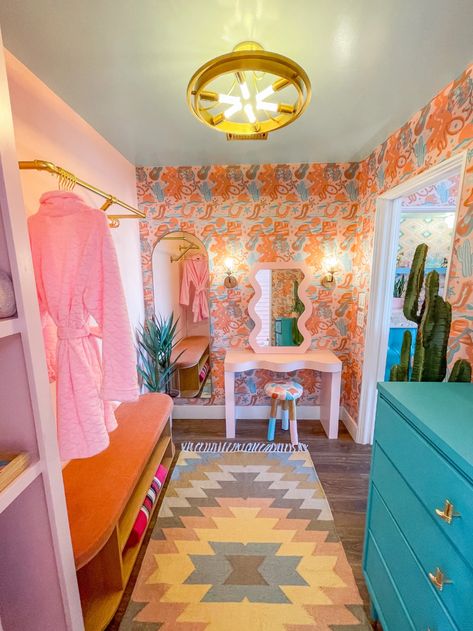 Vintage Cowgirl Room Decor, Retro Cowgirl Room Decor, Glam Cowgirl Bedroom, Neon Cowgirl Aesthetic Room, Neon Cowgirl Bedroom, Bright Western Decor, Pink Cowgirl Home Decor, Colorful Western Living Room, Pink Western Aesthetic Room