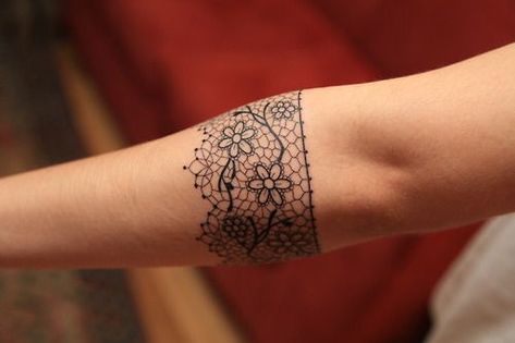 Lace Tattoos, Floral Arm Tattoo, Lace Tattoo Design, Cuff Tattoo, Delicate Tattoo, Geniale Tattoos, Lace Tattoo, Wrist Tattoos For Women, Tattoo Bracelet