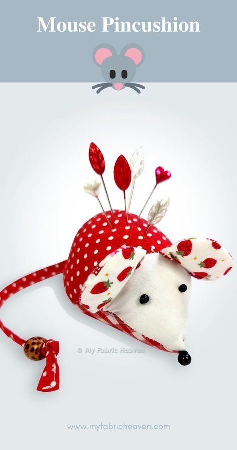 This cute mouse pincushion is easily created from pretty fabric remnants and a few black beads. She's quick and simple to complete, uses very few supplies and would make a very useful handmade gift… Diy Pin Cushion, Diy Sewing Gifts, Mouse Crafts, Pin Cushions Patterns, Beginner Sewing Patterns, Animal Sewing Patterns, Sewing Stuffed Animals, Small Sewing Projects, Pretty Fabric