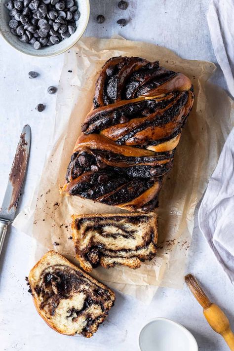 Babka Recipe, Swirl Bread, Chocolate Babka, Swirled Bread, Desserts Vegan, Chocolate Swirl, Vegan Bread, Chocolate Filling, Fall Baking