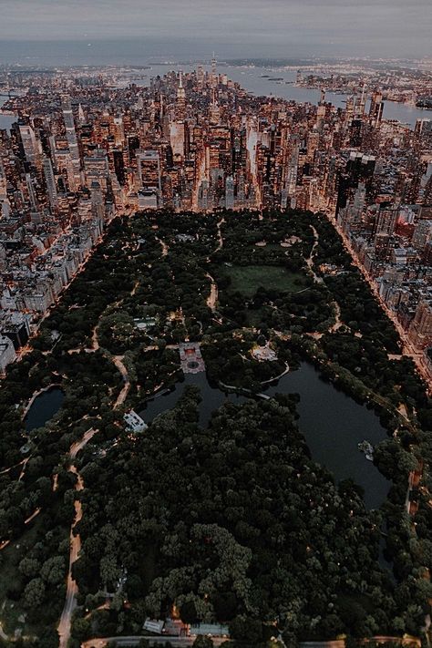 Central Park Wallpaper, Central Park Aesthetic, Friends Collage, Park Wallpaper, Park Aesthetic, Nyc Aesthetic, New York Central, New York Aesthetic, Bucket List Destinations