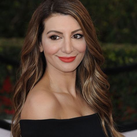 Nasim Pedrad Nasim Pedrad Hair, Nasim Pedrad, Ashley Rickards, Character Faces, Tired Of Work, Colour Ideas, Hair Colours, News Anchor, Hair Colour