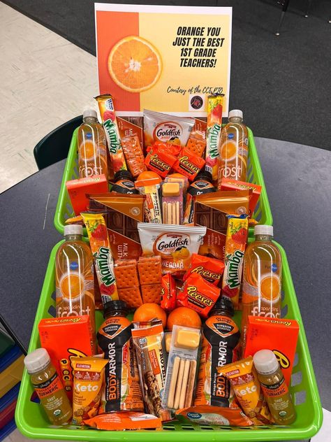 Teacher Snack Cart Themes, Teacher Appreciation Gifts Color Theme, Treats For Employee Appreciation, Snack Teacher Appreciation Gifts, Gifts For Staff Appreciation, Manager Appreciation Ideas, Snacks For Teachers Appreciation, Healthy Staff Appreciation Ideas, Teacher Appreciation Snack Basket