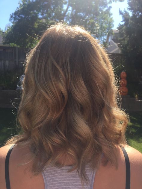 Loose Wave On Short Hair, Loose Curls On Shoulder Length Hair, Loose Curled Hair Medium, Wavy Curl Medium Length Hair, Loose Curls Short Hair Wedding, Prom Hairstyles Loose Curls, Short Hair With Soft Curls, Short Beach Curls, Short Hair Loose Curls Soft Waves