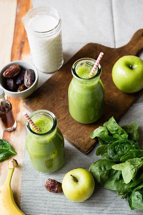 13 Amazing Green Smoothie Recipes Caramel Apple Smoothie, Pinapple Smoothie Recipes, Healthy Caramel Apple, Apple Smoothie Recipes, Apple Pie Smoothie, Easy Green Smoothie, Breakfast Low Carb, Overnight Oat, Pasta Carbonara