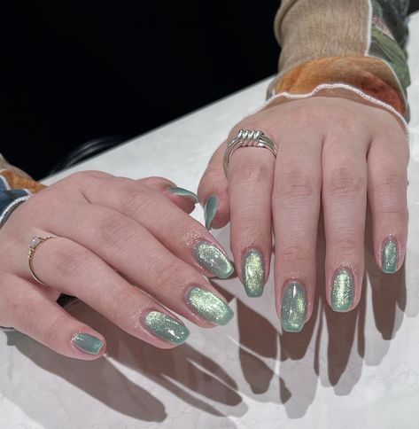 Short Acrylic Nails Holographic, Green And White Hair Color, Seafoam Nails Acrylic, Sea Nails Aesthetic, Irredescent Green Nails, Mermaid Nail Inspiration, Mermaid Core Aesthetic Nails, Mint Green Nails Aesthetic, Seafoam Nail Designs