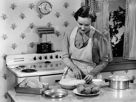 Woman Preparing Meal Southern Belle Secrets, Southern Girls, Southern Sayings, Cowgirl Secrets, Grandma Cooking, Southern Mom, Southern Travel, Country Strong, Southern Life