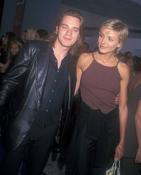 Velvet Everything | Fashion Trends That Were Big in 1997 | POPSUGAR Fashion Photo 4 Cameron Diaz Short Hair, Cameron Diaz 90s, Neve Campbell, 90s Fashion Grunge, Meg Ryan, Ewan Mcgregor, Jennifer Love Hewitt, Cameron Diaz, Jennifer Love