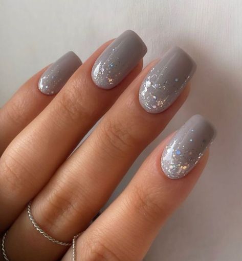 Grey Nails Christmas, Grey Or Silver Nails, Gray Glitter Nail Designs, Grey Nails Winter, Light Grey Nails With Glitter, Dip Powder Nails Gray, Gray Nail Designs Winter, Grey Nails Ideas Short, Gray Nail Designs Fall