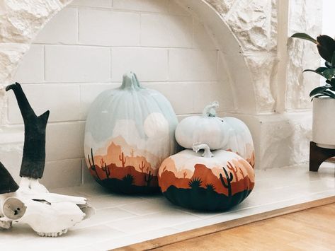 Desert Pumpkin Painting, Desert Halloween Decor, Painting Punkins, Pumpkin Decor Ideas, Minimalist Halloween Decor, Pumpkin Inspo, Front Porch Decorations, Pumpkin Paintings, Creative Pumpkin Painting