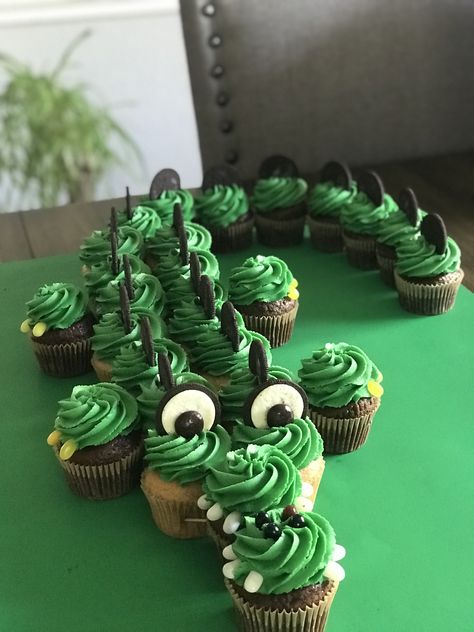 Alligator Cupcakes, Alligator Birthday Parties, Wild Kratts Birthday Party, Green Icing, Wild Kratts Party, Alligator Birthday, Adventure Birthday Party, Jungle Theme Birthday Party, Zoo Birthday Party