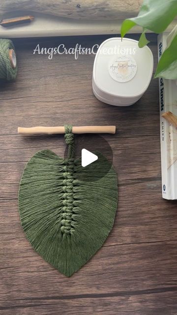 Angela Barretta on Instagram: "Making of a macrame feather/leaf  • Cord used is a 4mm cotton cord from @Nook Theory TikTok  • Spray is Aleenes stiffen quik from @Aleene’s Adhesives   #macrame #macrameart #macramecommunity #macrameartist #macramemaker #macramefeathers #macramewallhanging #macramedecor #macrameleaf #macrametutorial #macramedesign #macramelover #handmadecraft #macramecreations #nooktheory #angscraftsncreations" How To Make Macrame Leafs, Macrame Leaf Hanging, Macrame Feather Diy Tutorial, How To Make Macrame Leaf, Macrame Palm Leaf, Macrame Leaf Tutorial How To Make, How To Macrame Leaves, Macrame Leaf Template Printable, Macrame Leaf Pattern Tutorial