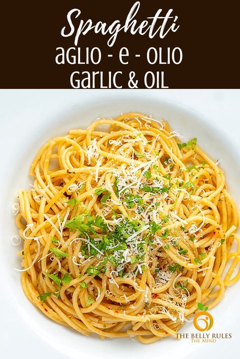 Instantpot Spaghetti, Simple Pasta Recipe, Aglio E Olio Recipe, Spaghetti Aglio E Olio, Spaghetti Aglio, Aglio E Olio, Simple Pasta, Easy Spaghetti, Delicious Pasta