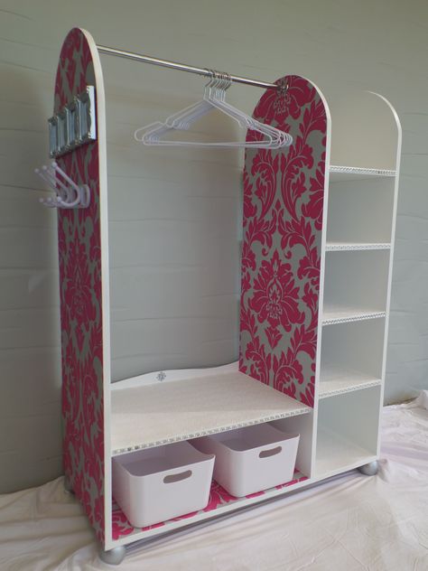 Dress Up Stations, Doll Furniture Diy, Diy Barbie Furniture, Doll House Plans, Barbie Doll House, Kraf Diy, Barbie Diy, Cardboard Furniture, Barbie House