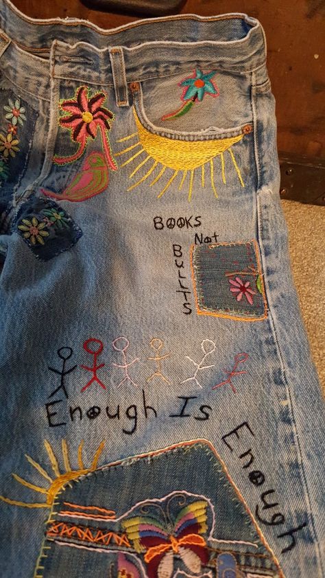 Denim Pants Embroidery, Embroidery Pants Ideas, Pants Embroidery Ideas, Embroidery On Pants, Embroidery On Jeans, Embroidery On Denim, Random Embroidery, Embroided Jeans, Paint Jeans