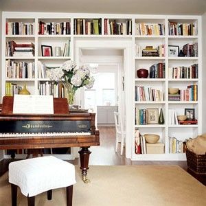 This I'd fantastic, I wonder if I have anywhere to squeeze this in...hmm, I'm sure I could find someplace! Piano Room Design, Grand Piano Room, Room With Bookshelves, Piano Room Decor, Home Music Rooms, Piano Decor, Studio House, Piano Room, Appartement Design