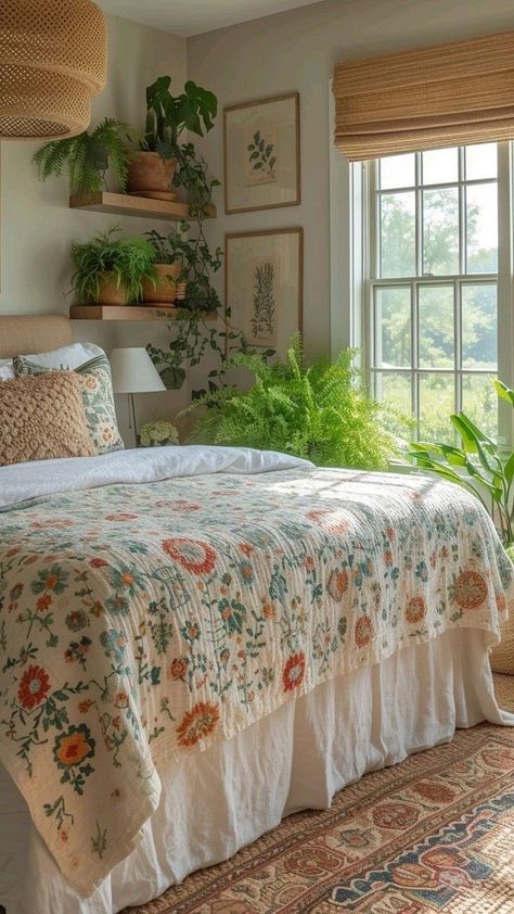 Vintage French Inspired Bedroom, Colorful Japandi Bedroom, Random Corner Decor, Themed Rooms For Adults, Small Bedroom Wall Colors, Bedroom Cottage Core, Cottage Core Aesthetic Bedroom, Cottage Core Bedroom Aesthetic, Beachy House Decor