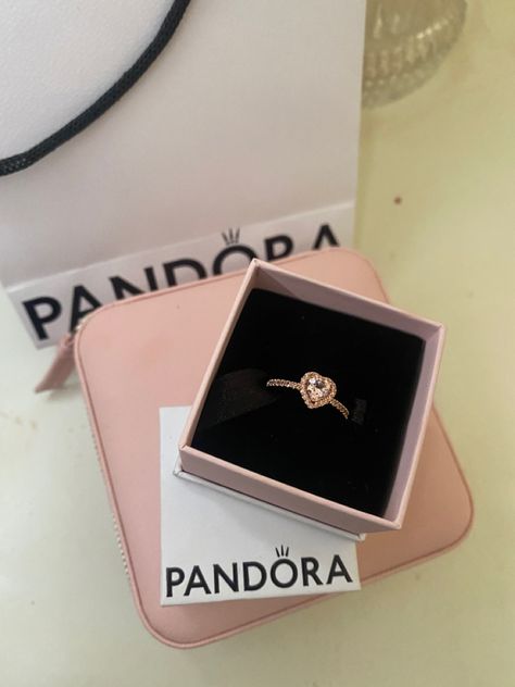 Elevated Heart Ring, Promise Rings Pandora, Rose Gold Heart Ring, Cute Promise Rings, Pandora Bracelet Designs, Rose Gold Promise Ring, Gold Ring For Women, Pandora Heart, Diy Gift Set