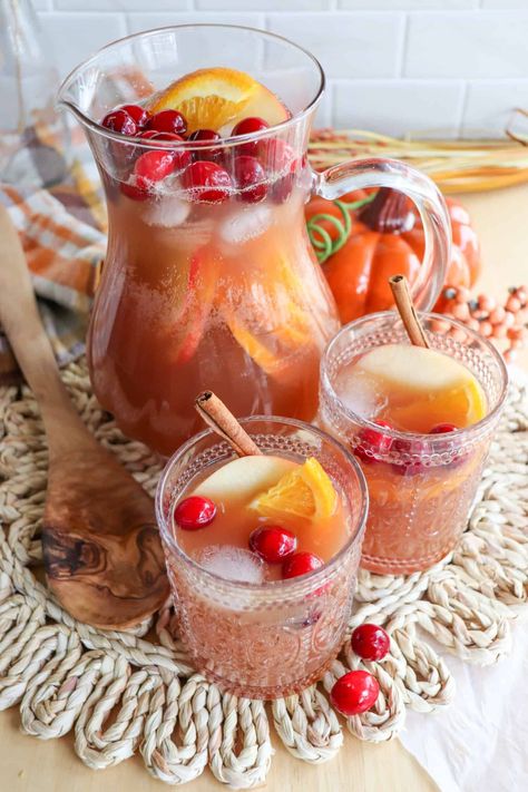 Create a festive feast with this easy Thanksgiving punch recipe! A delightful blend of orange juice and fruit makes the perfect holiday drink. Punch Recipe Non Alcoholic, Easy Thanksgiving Punch, Cherry Pie Filling Recipes Easy, Non Alcoholic Fruit Punch, Butter Board Recipe, Thanksgiving Drinks Non Alcoholic, Crockpot Thanksgiving, Cherry Pie Filling Recipes, Easy Party Punch