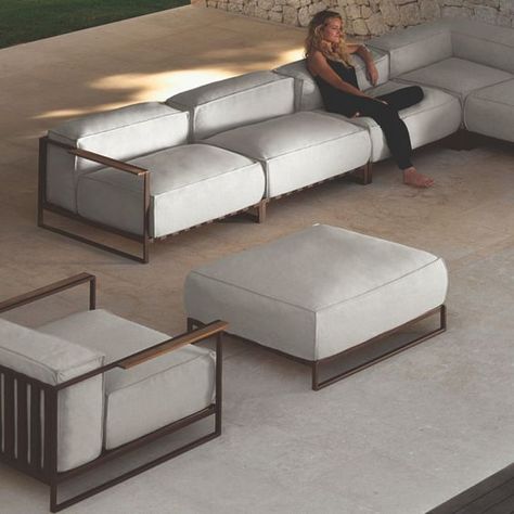 3423 Modern outdoor patio furniture set with white cushions and a woman relaxing on a sectional sofa. | Sky Rye Design Luxury Outdoor Furniture Patio, Outdoor Modern Furniture, Exterior Sofa, Patio Furniture Metal, Patio Furniture Modern, Sala Exterior, Outdoor Sofa Design, Metal Garden Furniture, Modern Garden Furniture