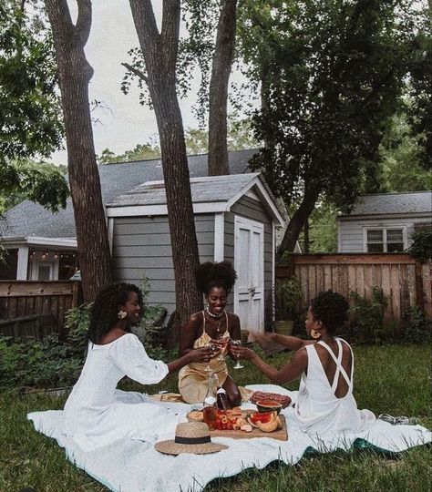 Black Women Farmers, Cottage Picnic Aesthetic, Women Eating, Black Cottagecore, Selfie Challenge, Black Femininity, Cottagecore Aesthetic, A Picnic, Black Excellence