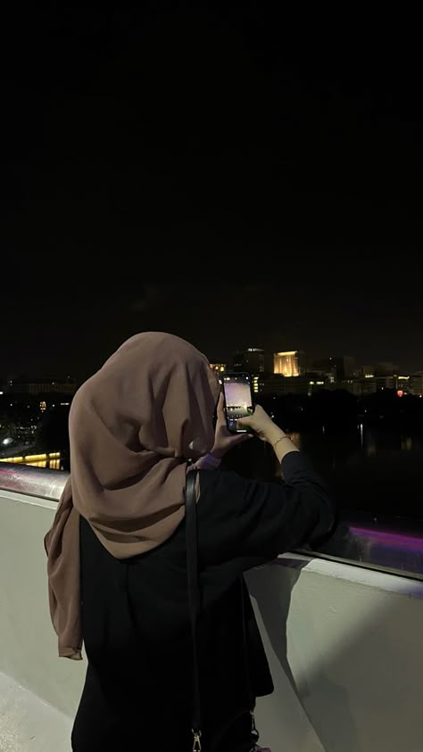 Fesyen Islam, Lover Fashion, Muslimah Photography, Ootd Poses, Muslimah Style, Recipe Baking, Birthday Quotes Funny For Him, Ootd Aesthetic, Hijab Aesthetic