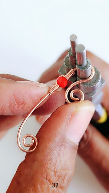 Wire Earrings Diy Tutorials, Easy Jewelry Making Ideas Step By Step, Wire Wrapped Jewelry Beginner Tutorial, Jewelry Making Tutorials Step By Step, Wire Wrapped Jewelry Beginner, Easy Wire Wrapping Stones, Beaded Jewelry Tutorials Step By Step, Wire Jewelry Diy Tutorial, Christmas Jewelry Ideas