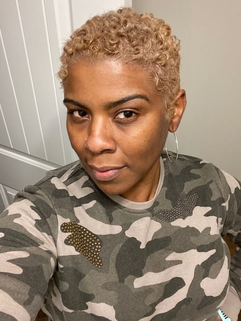 Ash Brown Pixie Haircut, Strawberry Blonde Natural Hair, Blonde Twa Black Women, Honey Blonde Twa, Honey Blonde Pixie Haircut Black Women, Honey Blonde Pixie Cut, Curly Twa, Tapered Hairstyles, Blonde Twa