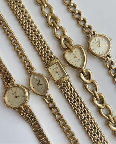 Small Gold Watch, Vintage Saat, Gold Watches For Women, Classy Watches, Vintage Gold Watch, Useful Ideas, Vintage Watches Women, Gold Watches Women, Wrist Jewelry