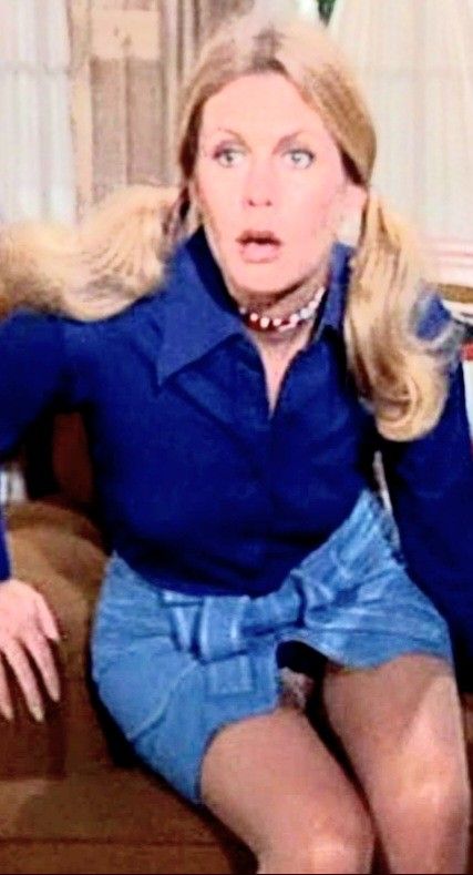 Blonde Actresses Over 40, Elizabeth Montgomery Rare, Bond Women, Women Karate, Linda Smith, Celebrity Selfies, Blonde Actresses, Fashion Decades