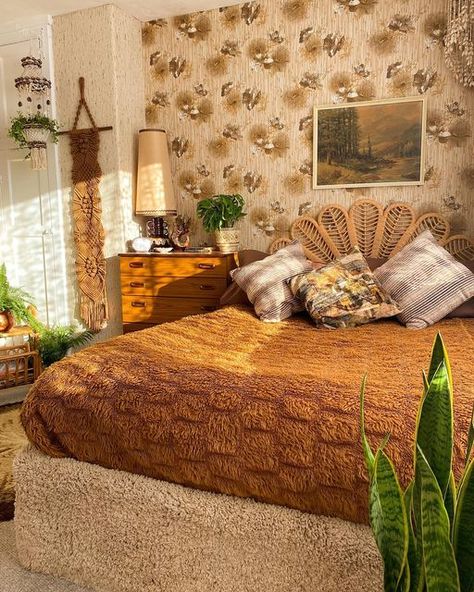 70s Bedroom Ideas, 70s Bedroom Aesthetic, 70s Bedroom, 70s Room, 70s Living Room, 70s Interior, Retro Bedrooms, Bohemian Living Rooms, Aesthetic Living Room