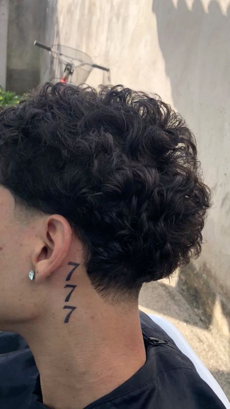 Back Of Neck Tattoo Men, Fade Haircut Designs, Tattoo Homme, 777 Tattoo, Shoulder Cap Tattoo, Tattoo Quotes For Men, Small Neck Tattoos, Behind Ear Tattoos, Side Neck Tattoo