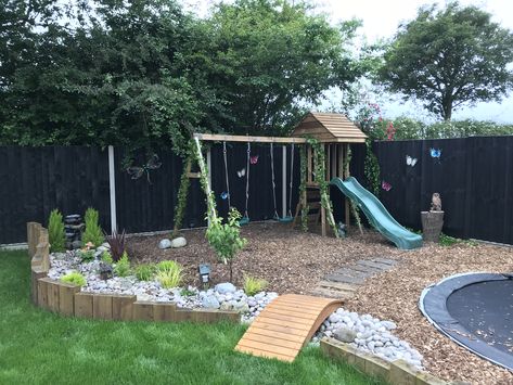 Outdoor Garden Play Area, Play Area Garden Ideas, Garden With Kids Play Area, Garden Play Area Ideas Diy, Pergola Play Area, Garden Kids Ideas, Small Garden Kids Ideas, Children’s Play Area Small Garden, Back Garden Play Area