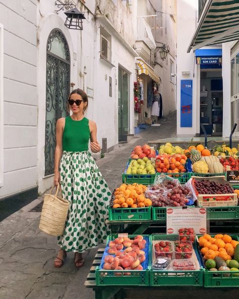 Amalfi Coast: Things to Know - The Style Bungalow Amalfi Coast Outfits, Amalfi Coast Guide, Xl Mode, Coast Outfit, Mode Hippie, Summer Dresses For Wedding Guest, Italy Summer, Italy Outfits, Spring Look