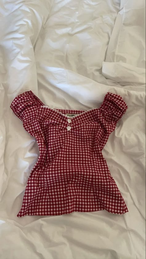 Coquette Outfit Classy, French Vintage Clothing, Soft Vintage Outfits, French Coquette Outfits, Red Tops Aesthetic, Old Americana Outfits, Born To Die Summer Outfits, Pink Vintage Outfits, Coquette Sewing Ideas