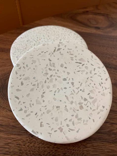 Tiles For Table Top, Diy Terrazzo Coaster, Terrazzo Crafts, How To Make Terrazzo, Terrazo Tile, Cement Countertop, Ikea Cork, Terrazzo Countertop, Terrazzo Art