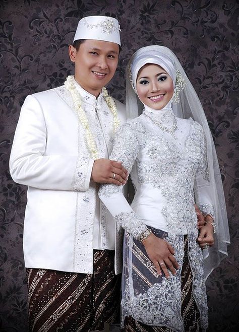 Indonesia charm: Muslim Wedding Kebaya Wedding Dresses Hijab, Muslim Wedding Hijab, Pose Pengantin, Wedding Dresses Muslim, Dress Muslim Modern, Javanese Wedding, Modern Kebaya, Hijab Wedding Dresses, Kebaya Muslim