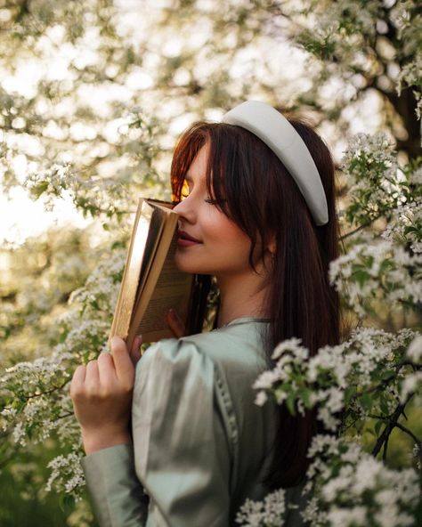 Whimsical Photoshoot, Fairytale Photoshoot, Outdoor Portrait Photography, Spring Portraits, Spring Photoshoot, Flower Photoshoot, Nature Photoshoot, Dreamy Photography, Shotting Photo