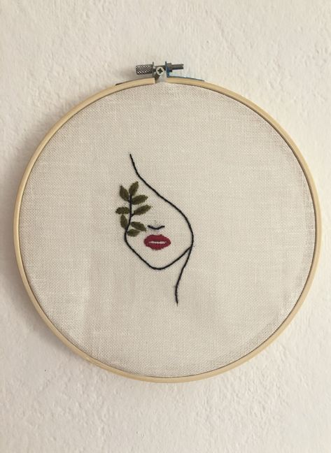 Modern Embroidery Patterns, Minimalistic Embroidery, Minimalist Embroidery Patterns, Minimalist Embroidery, Embroidery Hoop Decor, Embroidery Stitches Beginner, Clothes Embroidery Diy, Miniature Embroidery, Hand Embroidery Patterns Flowers