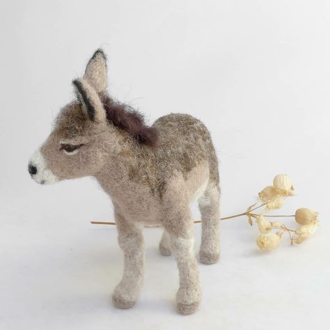 Needle Felt Donkey, Felt Donkey, Felted Donkey, Cute Donkey, Needle Felting Diy, Wool Felt Projects, Cute Avocado, Needle Felting Kits, Needle Felting Projects