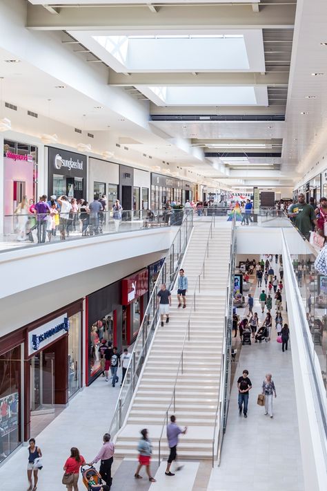 Travel Chicago, Simple Ceiling Design, Retail Architecture, Outlet Mall, Supermarket Design, Chicago Fashion, Mall Design, Alcoholic Beverage, Skyscraper Architecture