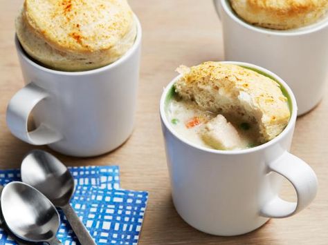 Recipe of the Day: Rachael's Chicken Mug Pie | Rachael's 40-minute chicken pot pie is just as comforting as the original, but it's much cuter and easy to serve when you add mugs to the mix. And who can resist those fluffy biscuit toppers? Not us! Mug Pie, Awesome Chicken, Food Network Chefs, Butter Biscuits, Sweet Paprika, Chicken Pie, Rachel Ray, Mug Recipes, Recipes Chicken