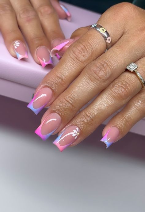 Short Nail Summer 2024, Mixed French Tip Nails, Medium Nail Art, Cool Square Nails, Short Nails Acrylic Summer 2024, Short Square Nail Designs Trending Now, Short Acrylic Nails Summer 2024, Acrylic Nail Designs Summer 2024, Short Square Nails Design Ideas 2024