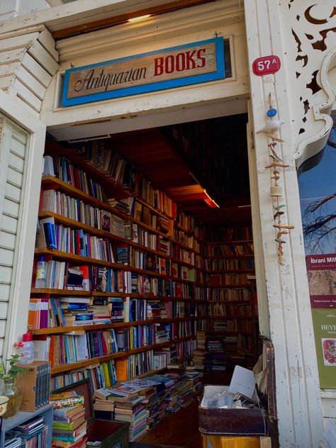 You might not find that many books in English (or find none at all), but nevertheless old bookstores offer a great glimpse in people’s history – especially if you do learn some basic Turkish or bring a dictionary. Unfortunately, a lot of local businesses have been closing recently, which is also a good reason to buy a postcard or two 📖 #books #bookstagram #reading #aesthetic #turkey #istanbul Learning Turkish Aesthetic, Istanbul Bookstore, Hazelnut Aesthetic, Old Bookstore, Turkish Aesthetic, Aesthetic Turkey, Turkish School, Istanbul Aesthetic, Old Istanbul