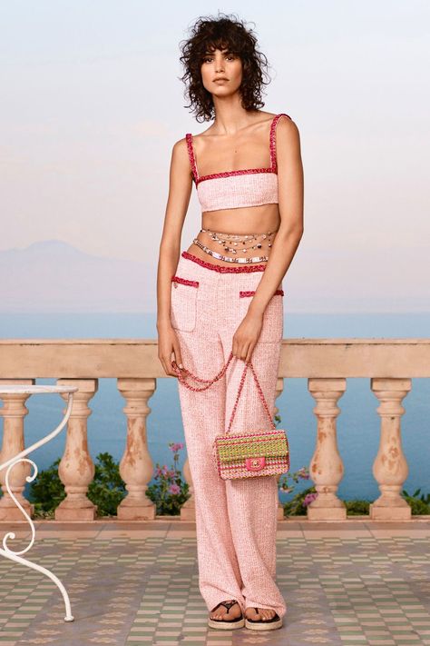 See Chanel's Full Cruise 2021 Collection Chanel 2021, Moda Chanel, Chanel Resort, Mode Chanel, Chanel Cruise, Cruise Collection, Chanel Collection, Cruise Outfits, Couture Mode